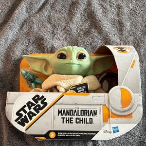 Star Wars Mandalorian The Child Talking Baby Yoda 7.5" Plush (Hasbro)